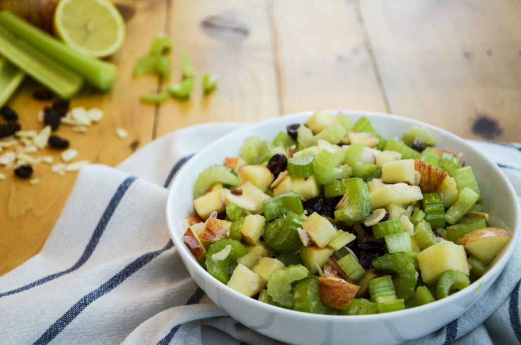 best ensalada de apio y manzana near me